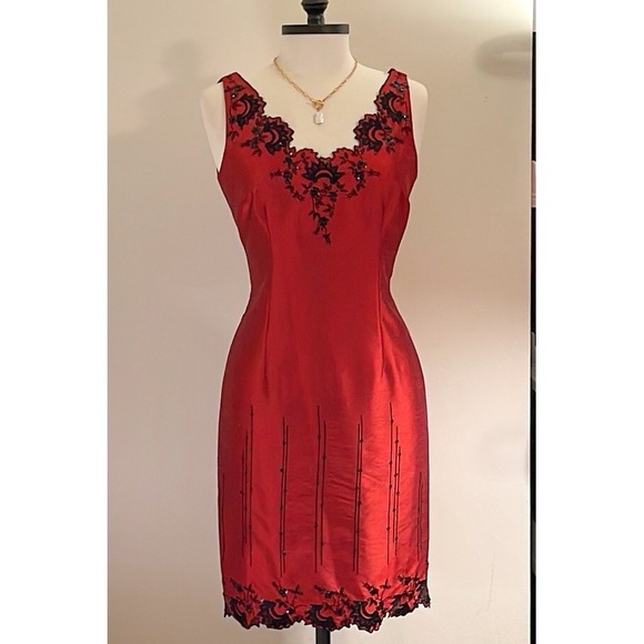 💕Beautiful Red Festive Holiday Dress with Beautiful Black Embroidery & Sequins - Picture 4 of 15